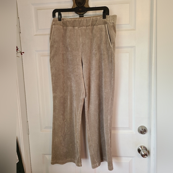 Ralph Lauren Lauren Women's Flare Leg Trousers, Size: Large Color: Tan - Picture 4 of 15